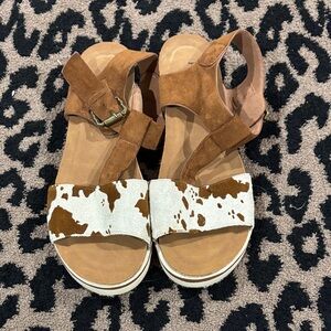 Pierre dumas lisle cow print tstrap wedge sandals 8